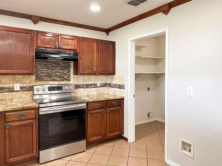 5049 Mosaic Dr — Photo 9