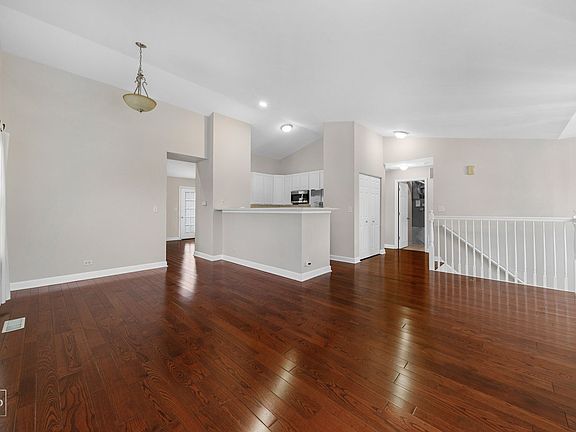3rd image of 831 Genesee Dr