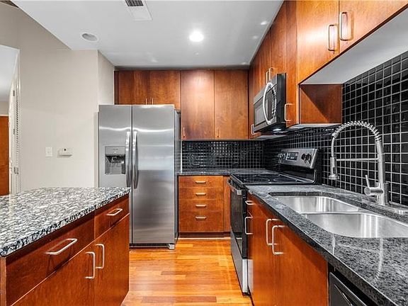 3rd image of 250 Pharr Rd #308