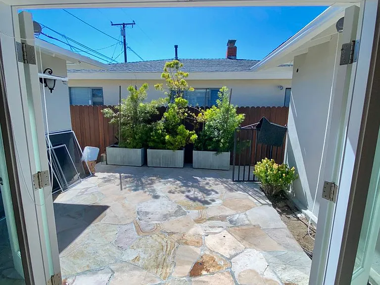 524 Avenue F — Photo 13