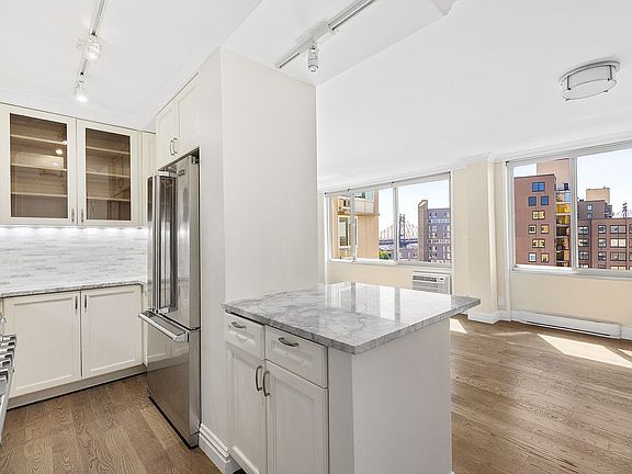 3rd image of 555 Main St APT 1608