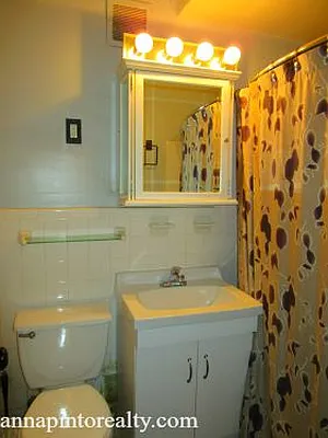 Sold by Anna Pinto Realty | media 18