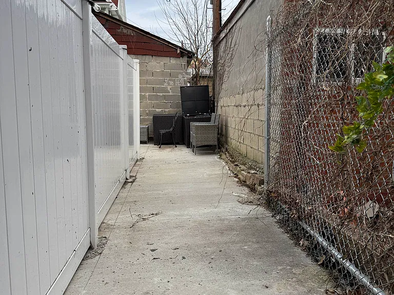 1667 Brooklyn Ave #2A — Photo 10