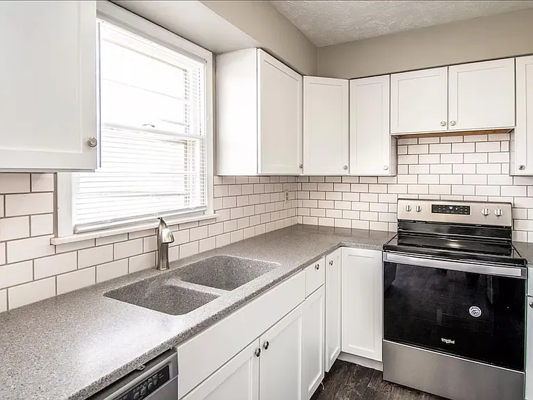 505 Wilshire Dr #12 — Photo 6