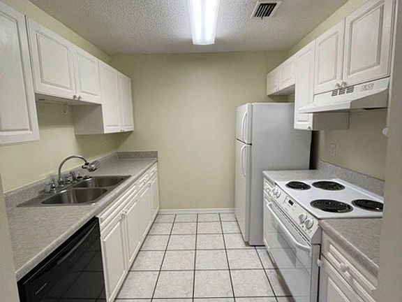 2nd image of 935 Tray Dr
