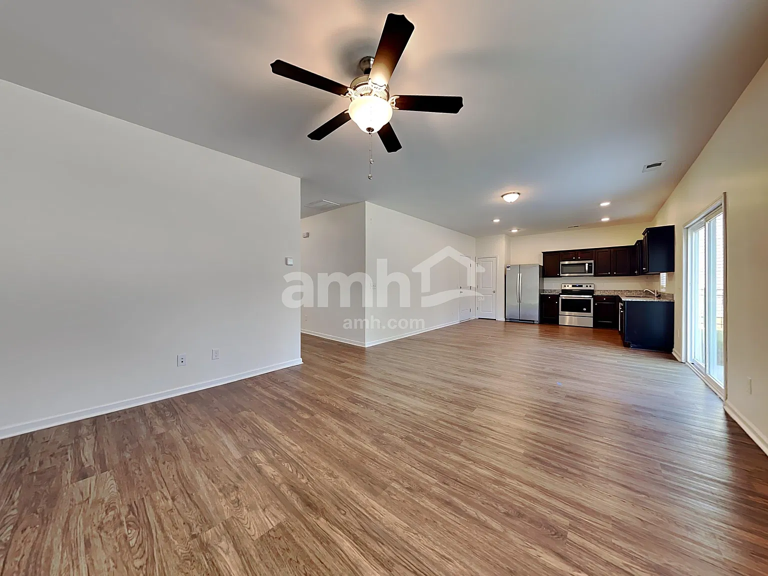 4 bed, 2.5 bath, 1801 sqft, $2,325 — Photo 4
