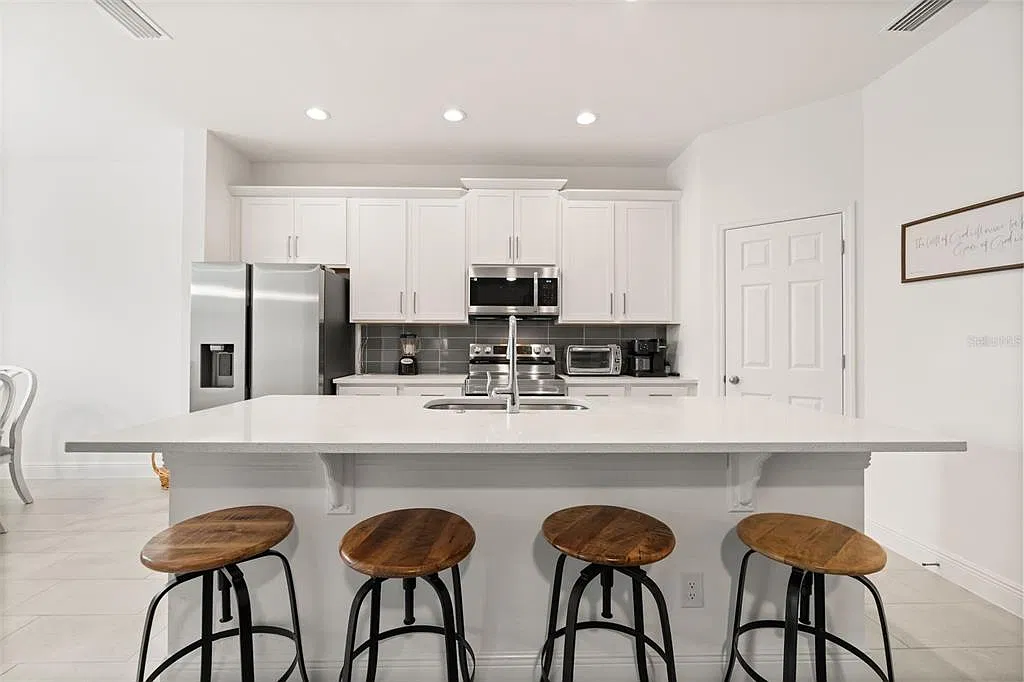 4 bed, 2.0 bath, 1850 sqft, $2,800 — Photo 4