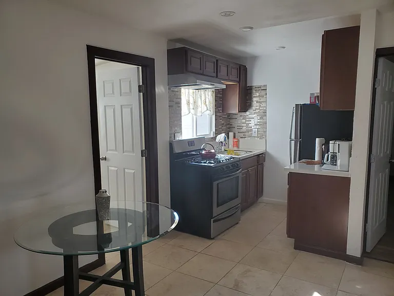 1102 Oro St — Photo 1