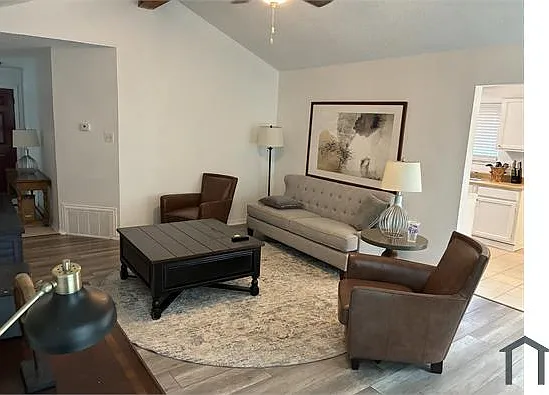 3 bed, 1230 sqft, $1,700 — Photo 2