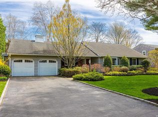 18 Grace Ct, Bay Shore, NY 11706