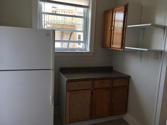 5th image of 5550 N Sawyer Ave APT 1