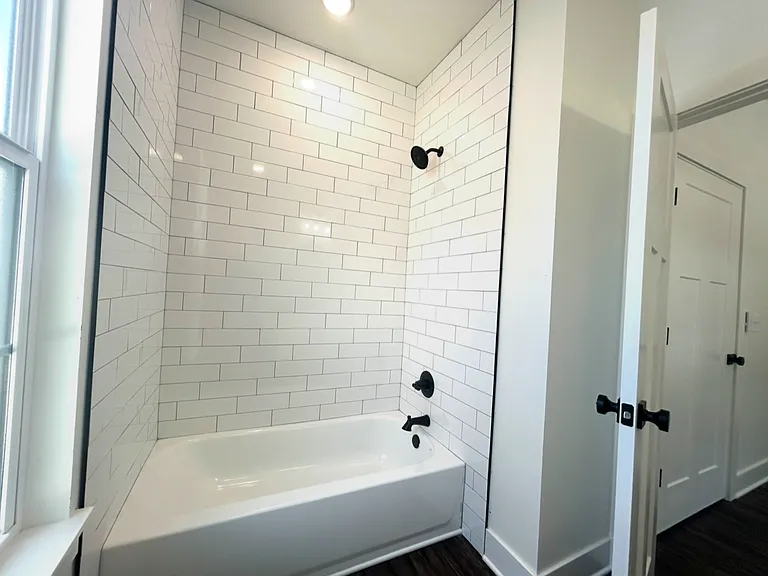 1960 W Stone St #1 — Photo 10