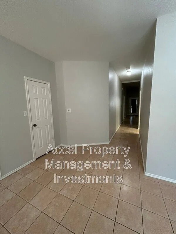 3 bed, 2.0 bath, 1994 sqft, $1,700 — Photo 2