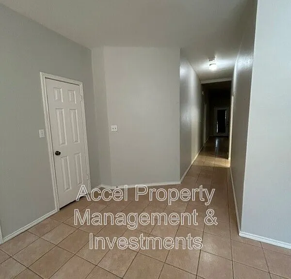 214 W 17th St — Photo 2