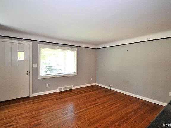 4th image of 2614 Oliver Rd