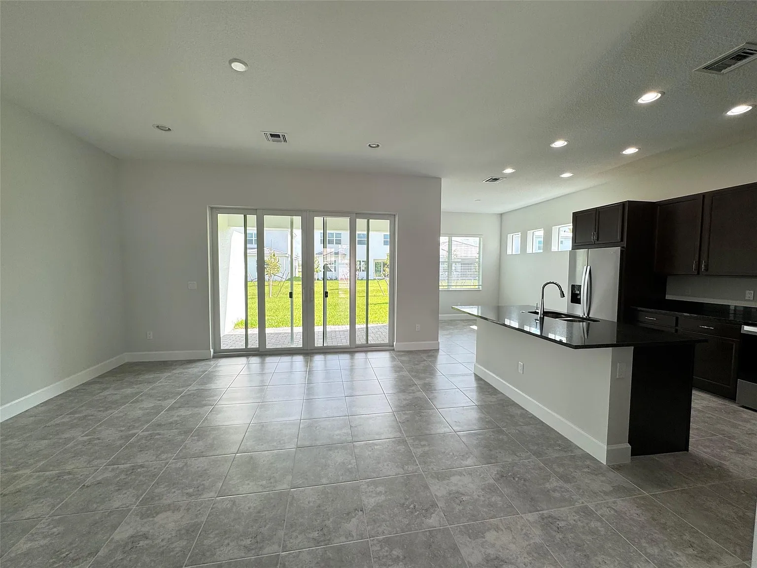 5 bed, 3.5 bath, 2483 sqft, $4,400 — Photo 4