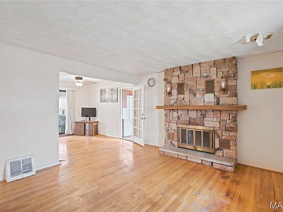 4th image of 9535 Mackenzie Rd
