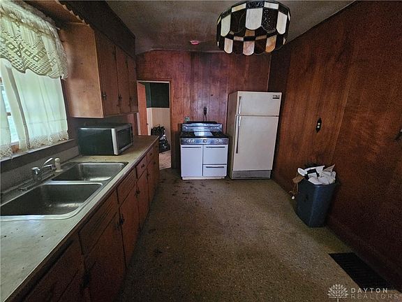 3rd image of 741 Chestnut St