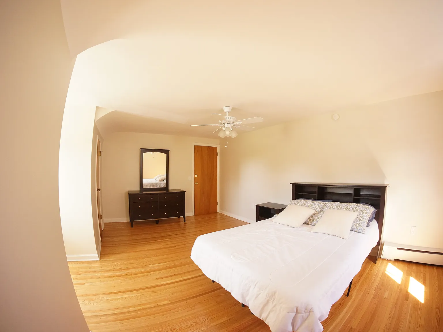 4 bed, 1650 sqft, $2,200 — Photo 2