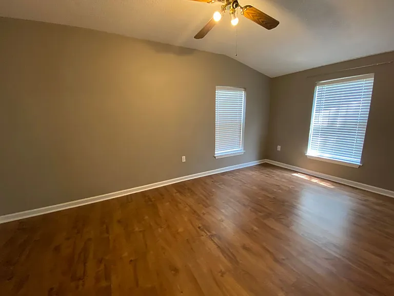119 White Ave — Photo 2