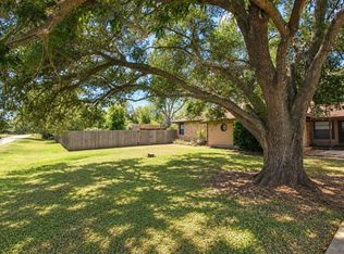 3706 College St, Damon, TX 77430