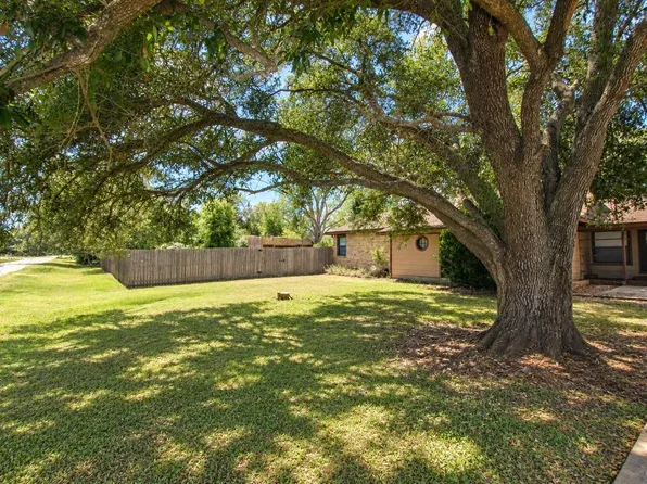 3706 College St, Damon, TX 77430