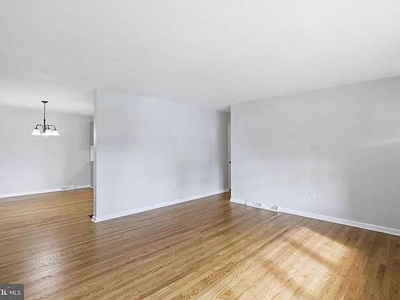 5th image of 11524 Greenberry Rd
