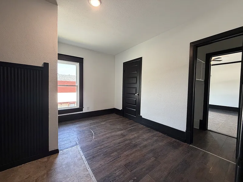 1 bed, 1.0 bath, 450 sqft, $650 — Photo 2