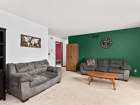 3rd image of 704 Meadow Ct