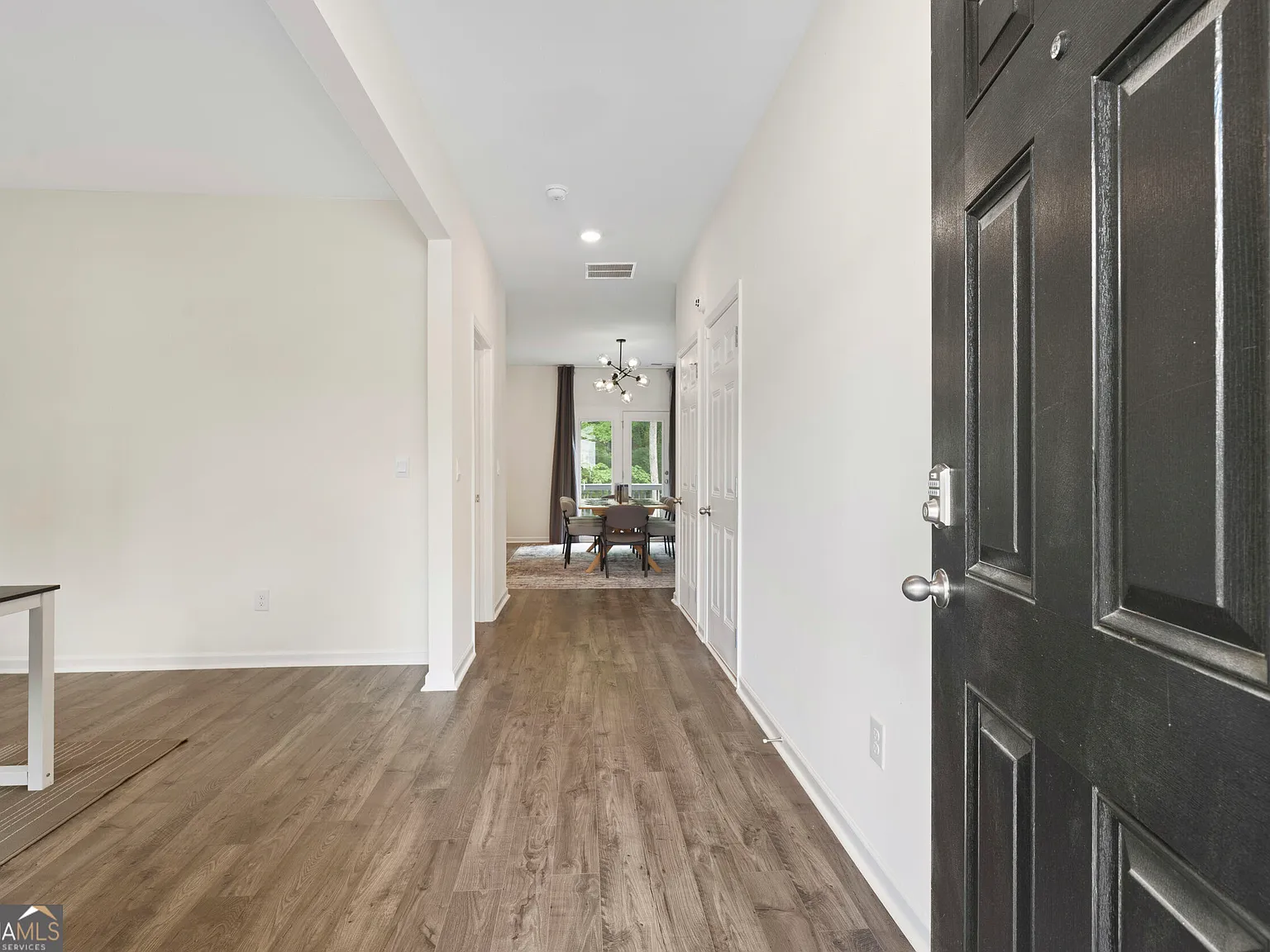 4 bed, 2.5 bath, 2396 sqft, $4,000 — Photo 3