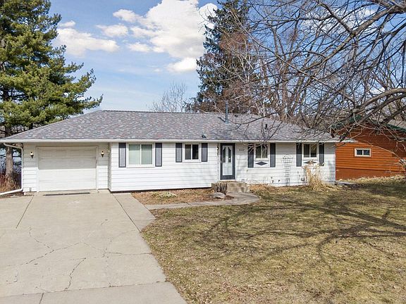 4th image of 8420 Meadow Lake Rd E