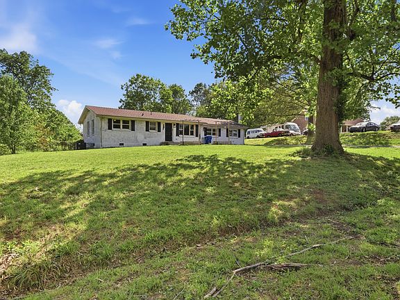 3rd image of 2082 Skyview Cir