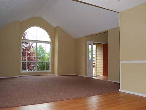 Vaulted Ceiling Living Rm