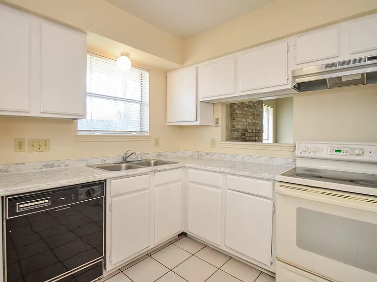 9414 Kingsvalley St — Photo 14