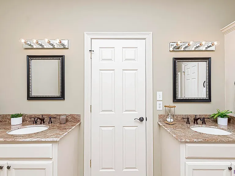 6342 Surrey Ln — Photo 11