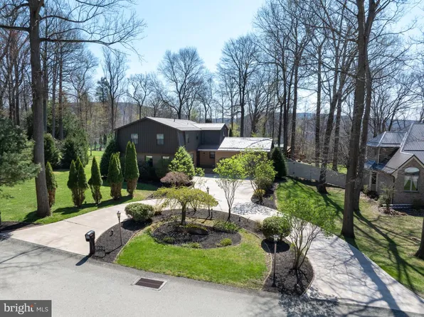 5120 White Oak Dr, Indiana, PA 15701