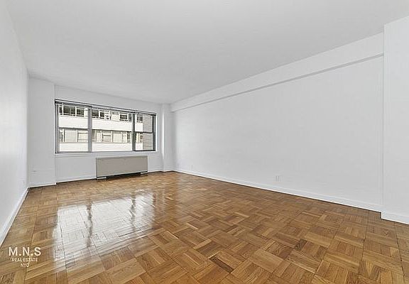 3rd image of 210 E 58th St APT 3C