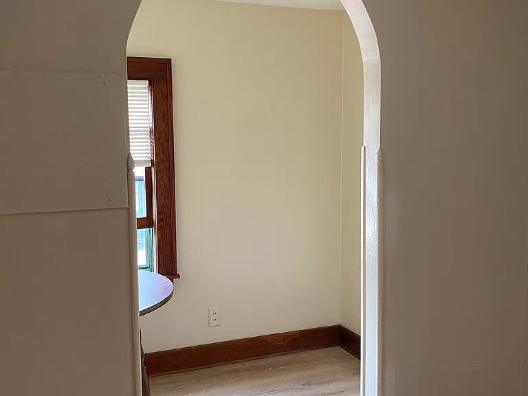 121 E Falls St — Photo 10