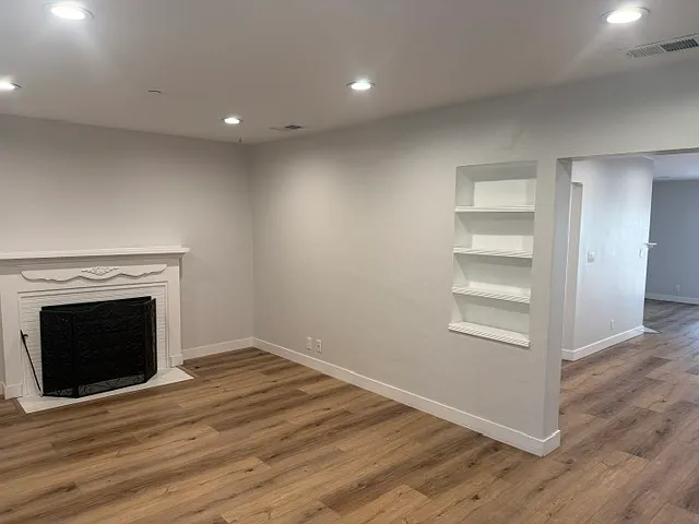 Building Photo - 1610 Riverside Dr