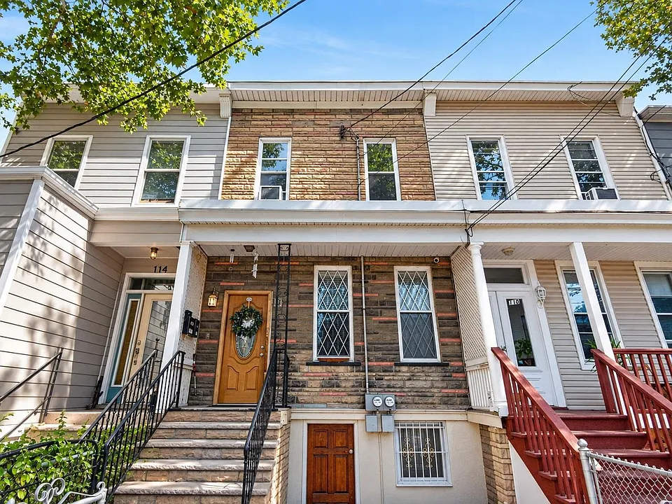 112 Waverly St