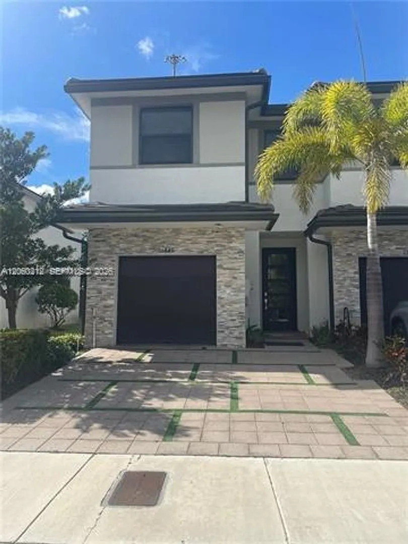 15846 NW 91st Ct th 15846, Miami Lakes, FL 33018 — Photo 2