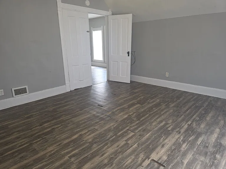 1221 Ford St — Photo 10
