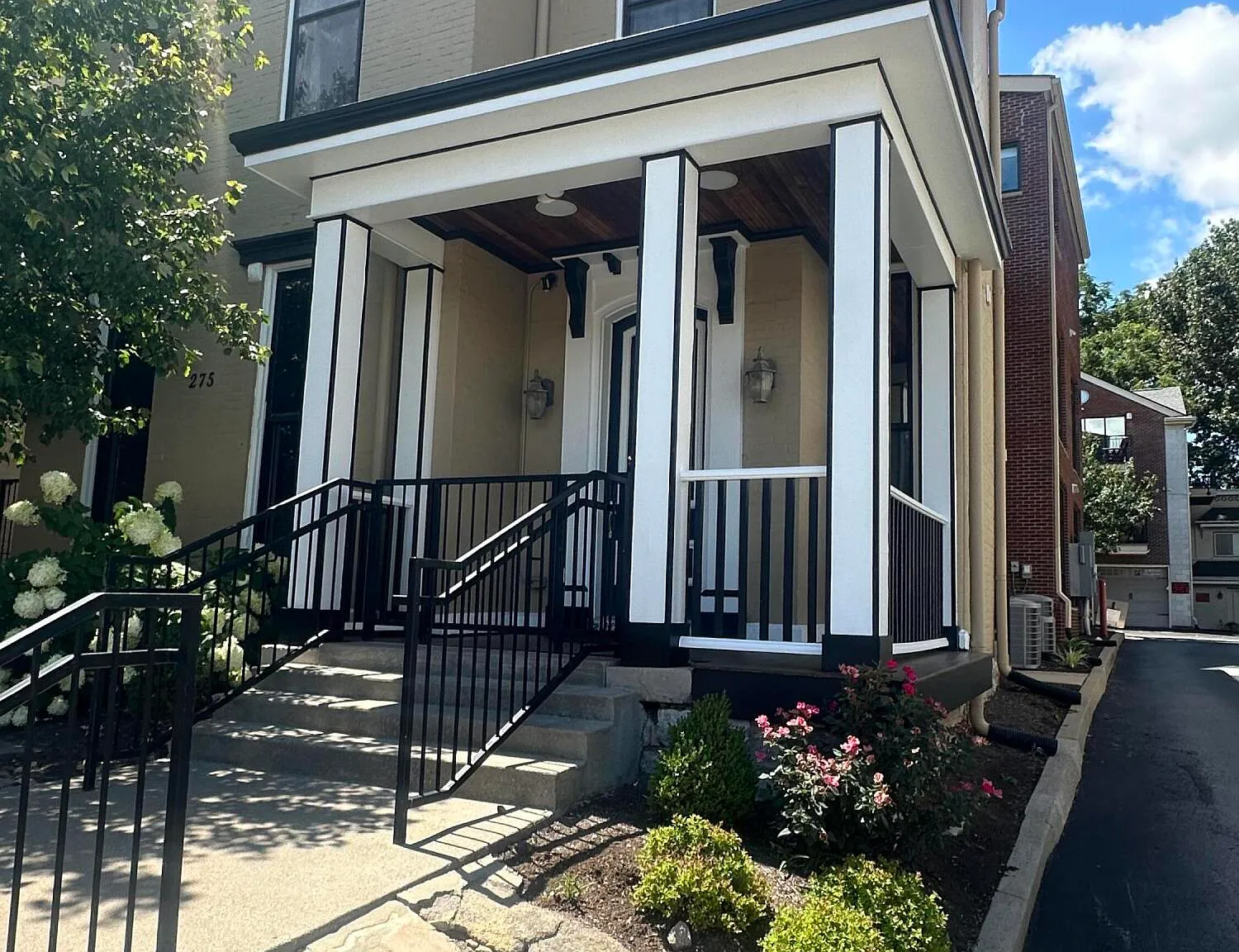 2 bed, 2.5 bath, 2552 sqft, $3,950 — Photo 4