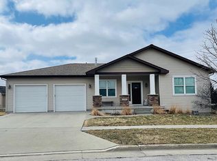 2811 Cambridge Dr, Ames, IA 50010