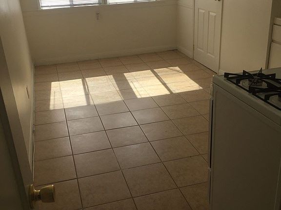 5th image of 870 S Gramercy Pl APT 5