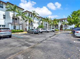 8620 NW 97th Ave, Doral, FL
