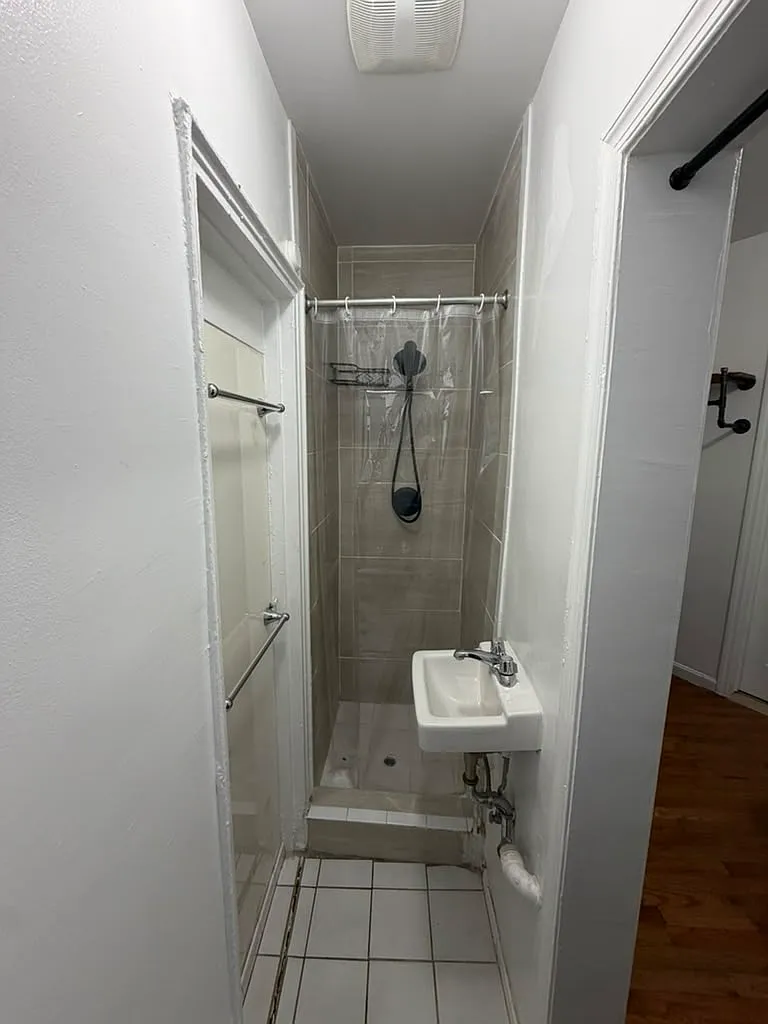 3 bed, $1,000 — Photo 2