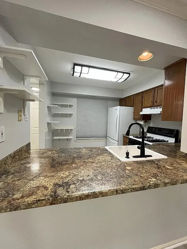 2 bed, 2.0 bath, 1125 sqft, $2,250 — Photo 2
