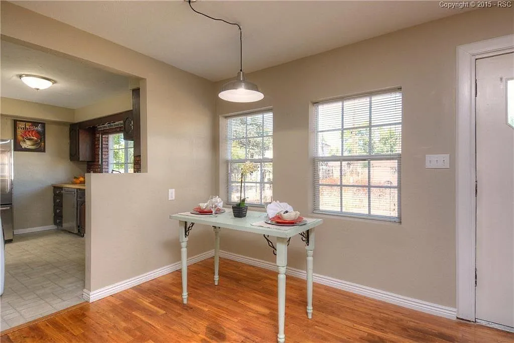 115 W Tyler St — Photo 4