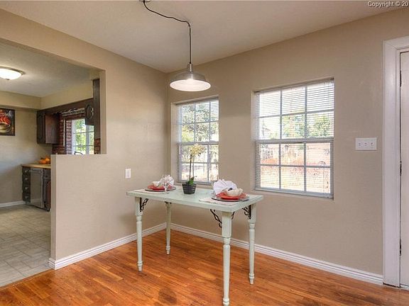 Dining nook between kitchen & living room